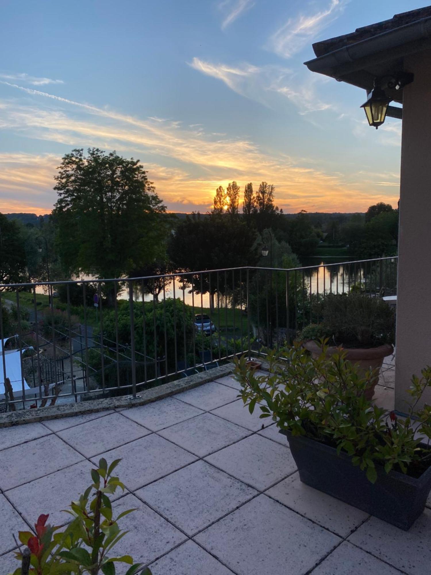 Hôtel-Restaurant Côté Rivage Badefols-sur-Dordogne Esterno foto